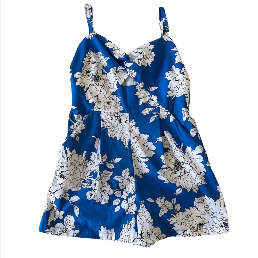 EUC Milly Cabana blue with white flower romper size P Host Pick